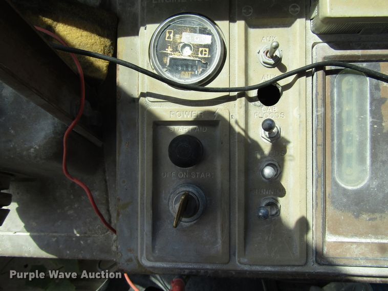 image for item DG8031 1983 Caterpillar 966D wheel loader