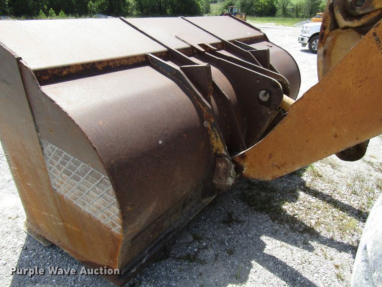 image for item DG8031 1983 Caterpillar 966D wheel loader