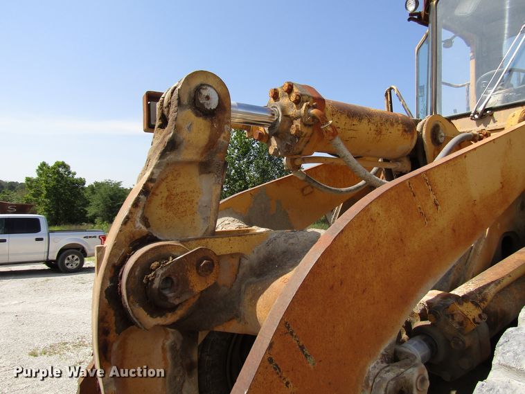 image for item DG8031 1983 Caterpillar 966D wheel loader
