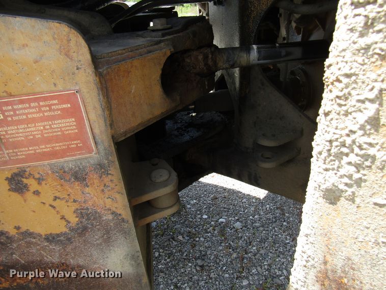 image for item DG8031 1983 Caterpillar 966D wheel loader