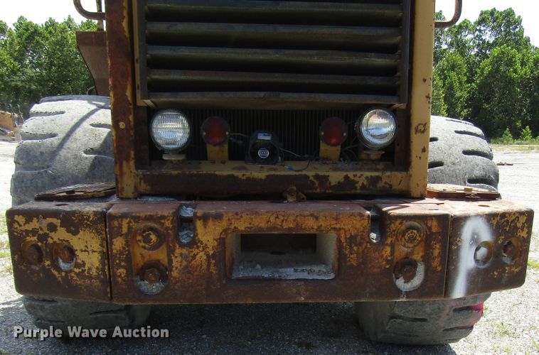 image for item DG8031 1983 Caterpillar 966D wheel loader