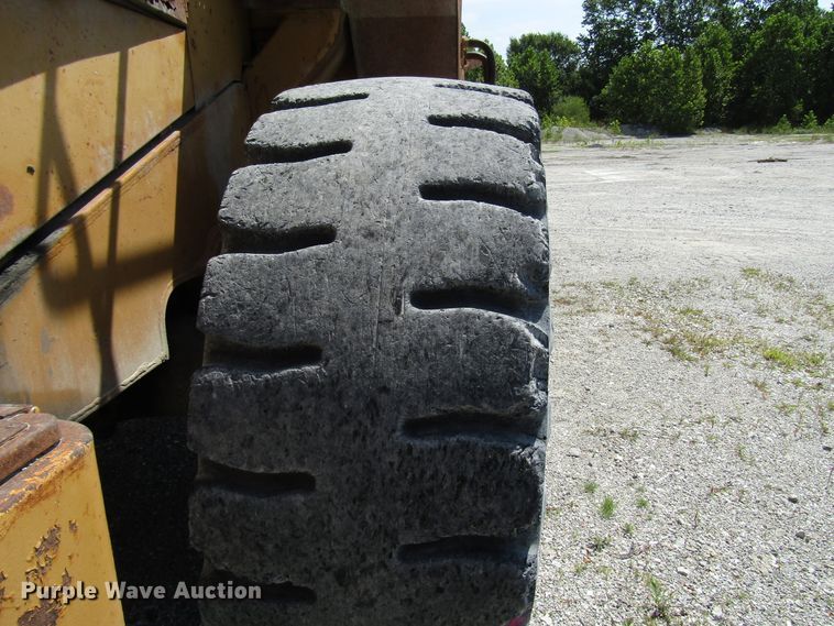 image for item DG8031 1983 Caterpillar 966D wheel loader