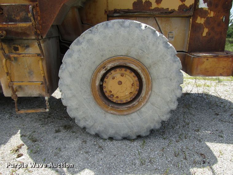 image for item DG8031 1983 Caterpillar 966D wheel loader