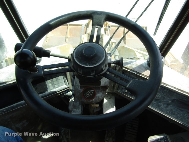 image for item DG8032 1992 Caterpillar 966F wheel loader