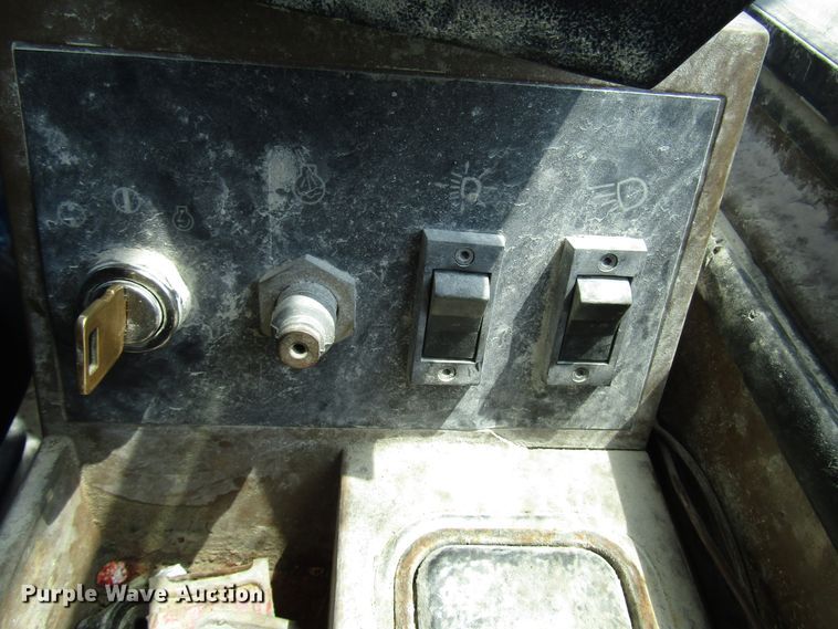 image for item DG8032 1992 Caterpillar 966F wheel loader