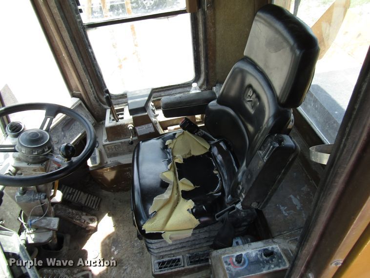 image for item DG8032 1992 Caterpillar 966F wheel loader