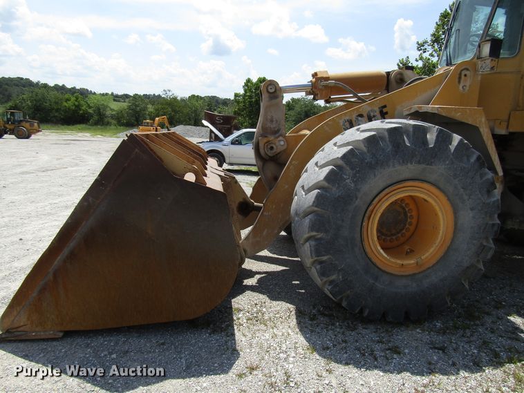 image for item DG8032 1992 Caterpillar 966F wheel loader