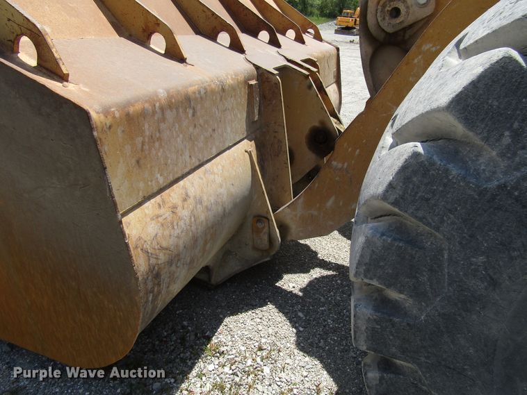 image for item DG8032 1992 Caterpillar 966F wheel loader