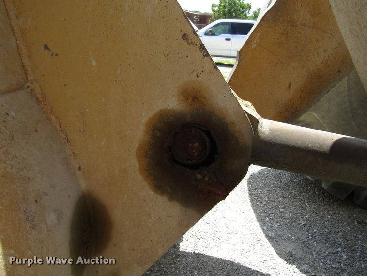 image for item DG8032 1992 Caterpillar 966F wheel loader