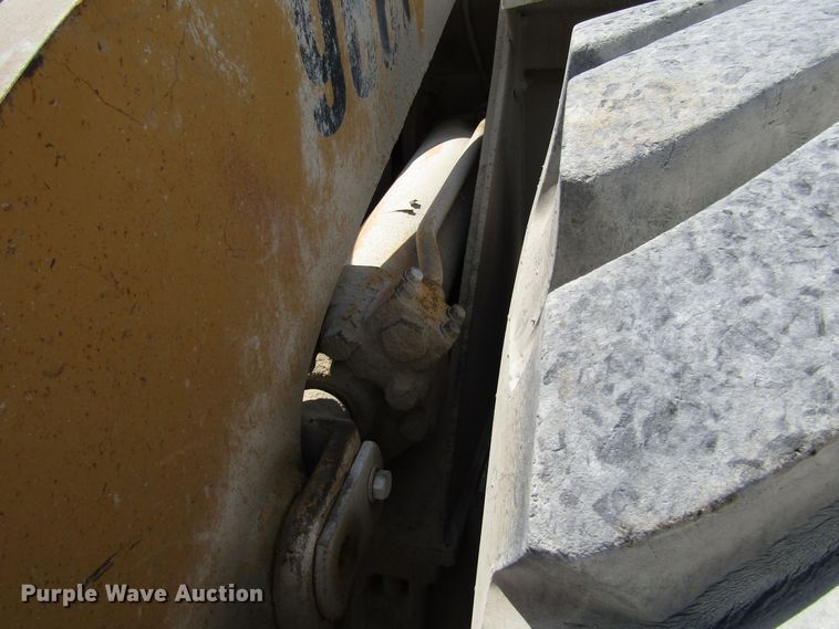 image for item DG8032 1992 Caterpillar 966F wheel loader