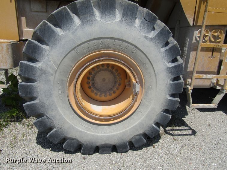 image for item DG8032 1992 Caterpillar 966F wheel loader
