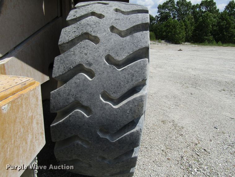 image for item DG8032 1992 Caterpillar 966F wheel loader