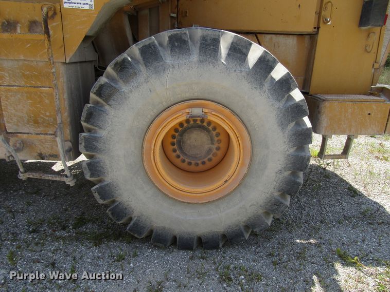 image for item DG8032 1992 Caterpillar 966F wheel loader