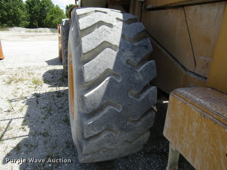 image for item DG8032 1992 Caterpillar 966F wheel loader