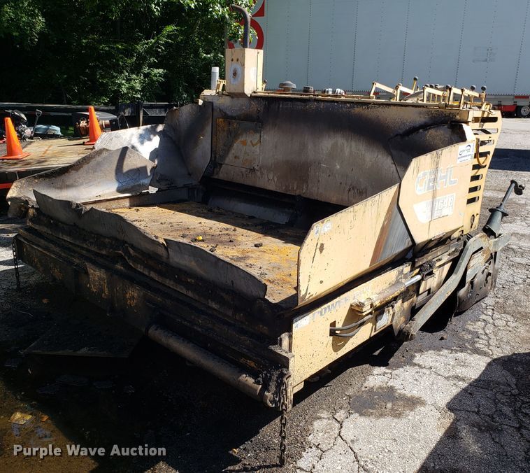 image for item DH2764 Gehl 1648 Plus paver