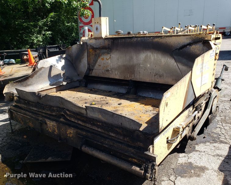 image for item DH2764 Gehl 1648 Plus paver