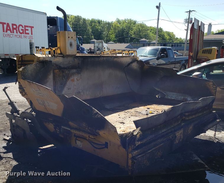 image for item DH2764 Gehl 1648 Plus paver