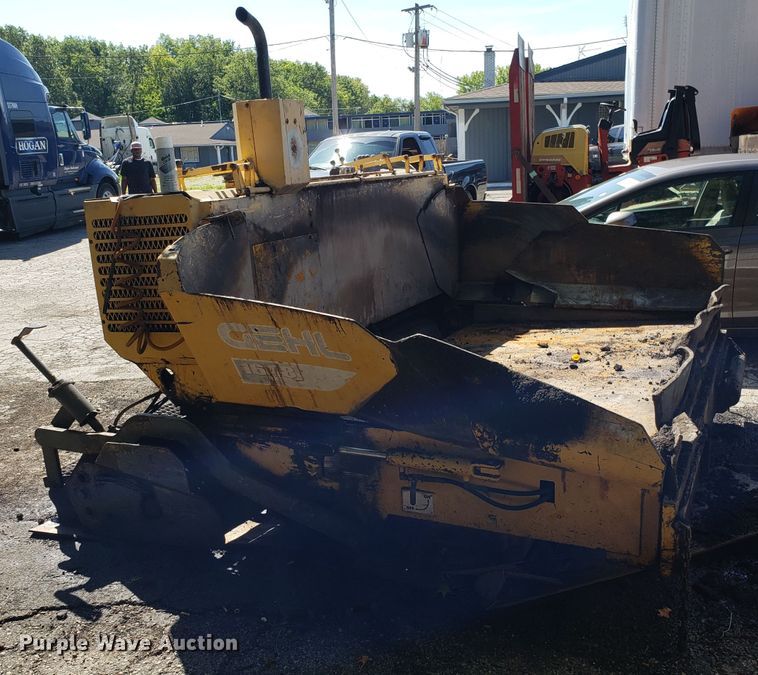 image for item DH2764 Gehl 1648 Plus paver