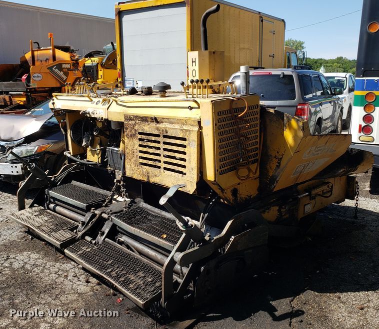 image for item DH2764 Gehl 1648 Plus paver