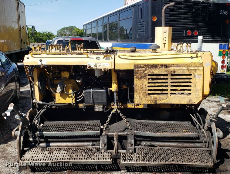 image for item DH2764 Gehl 1648 Plus paver