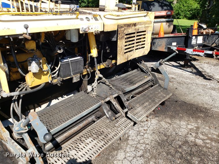 image for item DH2764 Gehl 1648 Plus paver