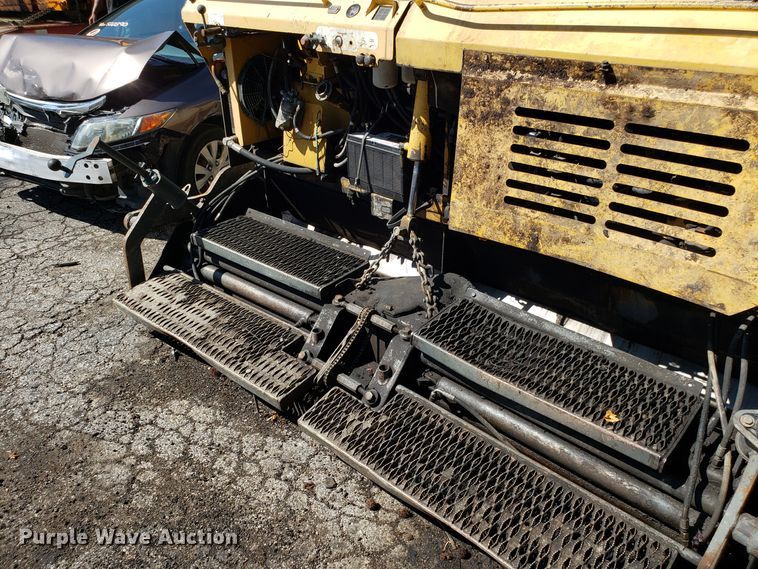 image for item DH2764 Gehl 1648 Plus paver