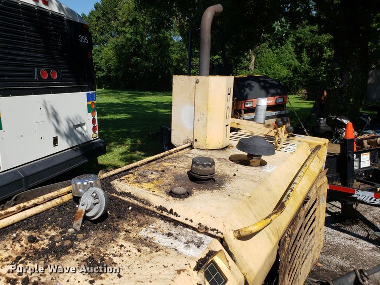 image for item DH2764 Gehl 1648 Plus paver