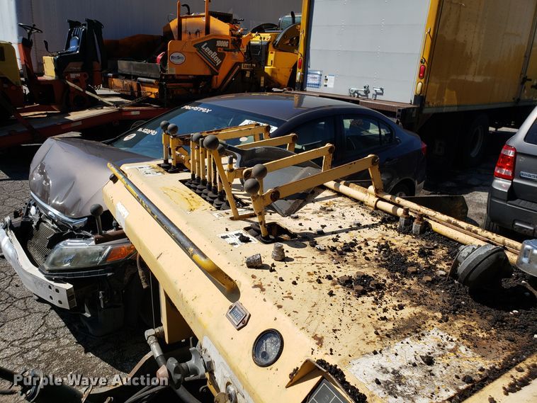 image for item DH2764 Gehl 1648 Plus paver