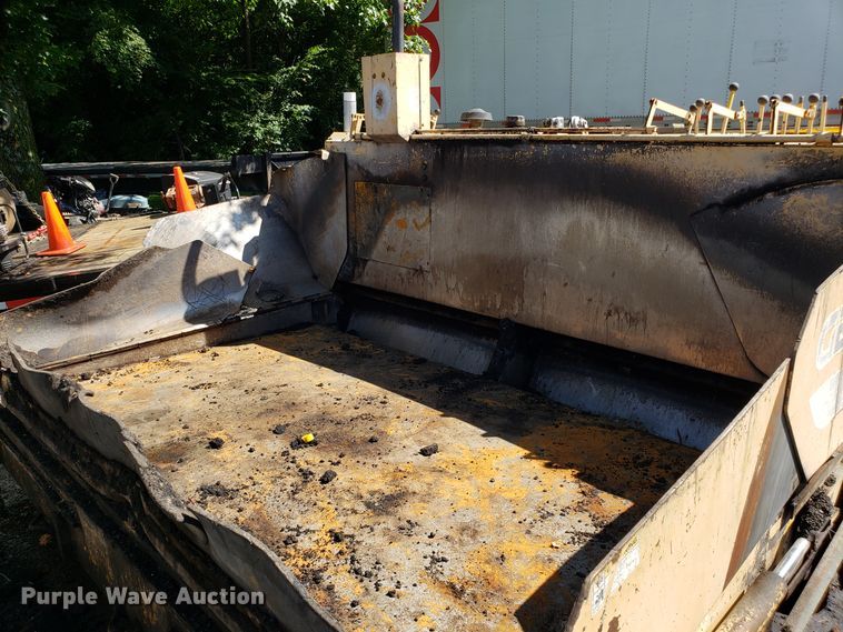 image for item DH2764 Gehl 1648 Plus paver