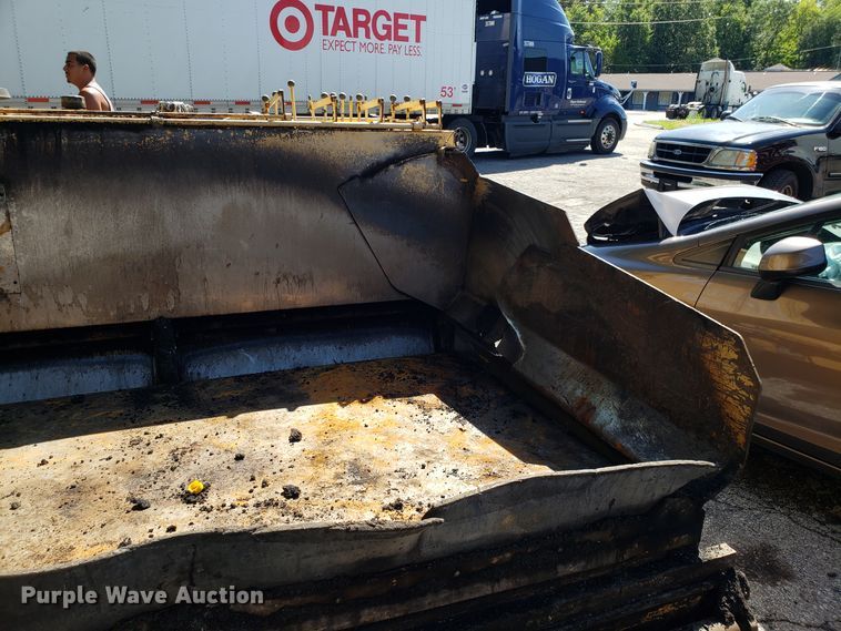 image for item DH2764 Gehl 1648 Plus paver