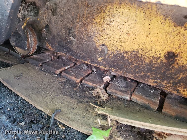 image for item DH2764 Gehl 1648 Plus paver