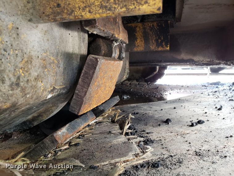 image for item DH2764 Gehl 1648 Plus paver