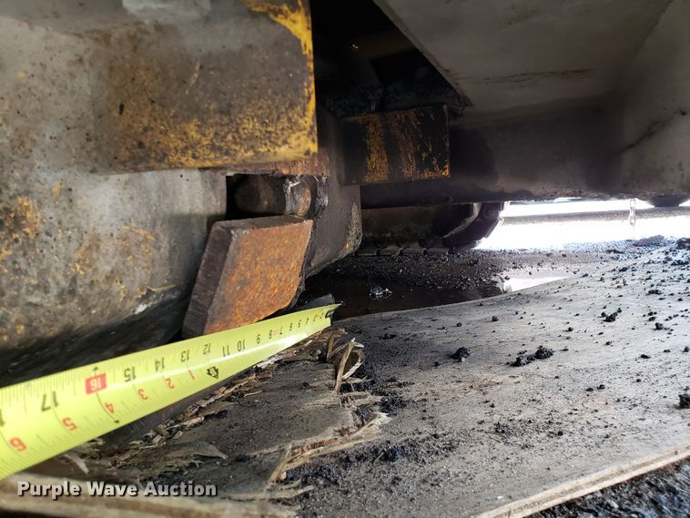 image for item DH2764 Gehl 1648 Plus paver