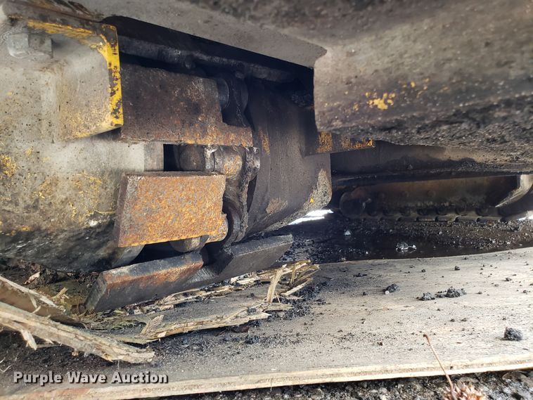 image for item DH2764 Gehl 1648 Plus paver