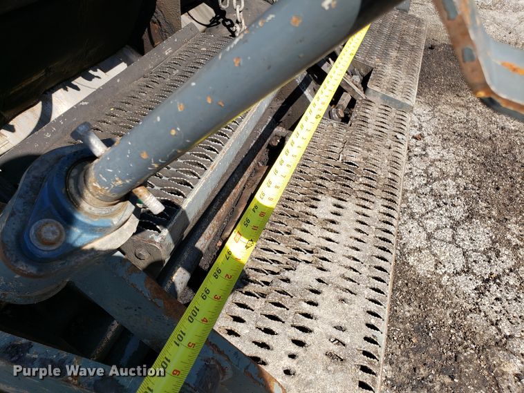 image for item DH2764 Gehl 1648 Plus paver