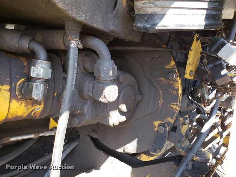 image for item DH2764 Gehl 1648 Plus paver