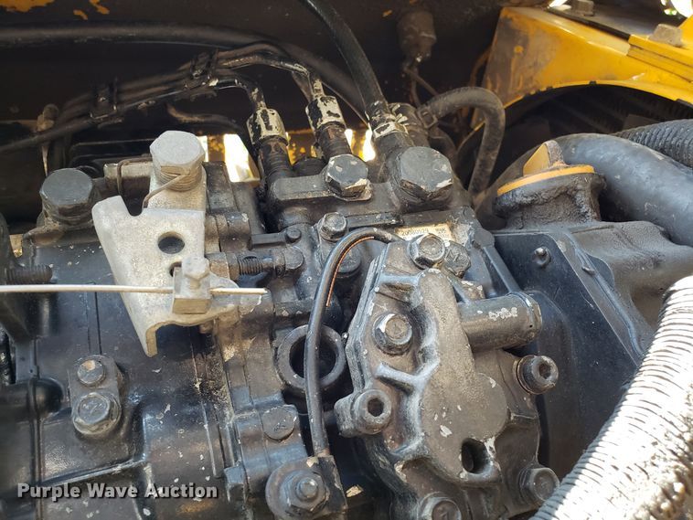 image for item DH2764 Gehl 1648 Plus paver