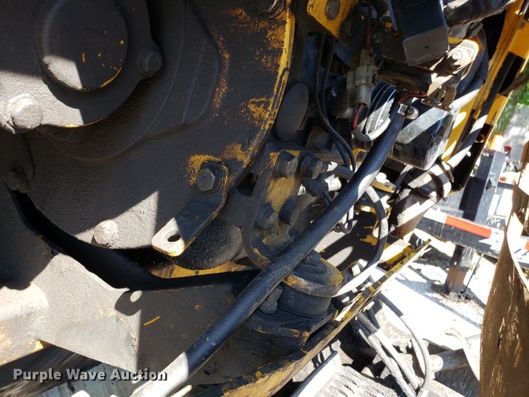 image for item DH2764 Gehl 1648 Plus paver