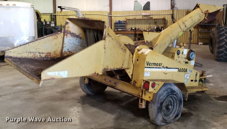 image for item DH2777 1990 Vermeer 1600A wood chipper