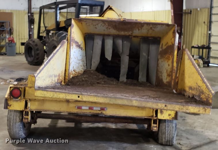image for item DH2777 1990 Vermeer 1600A wood chipper