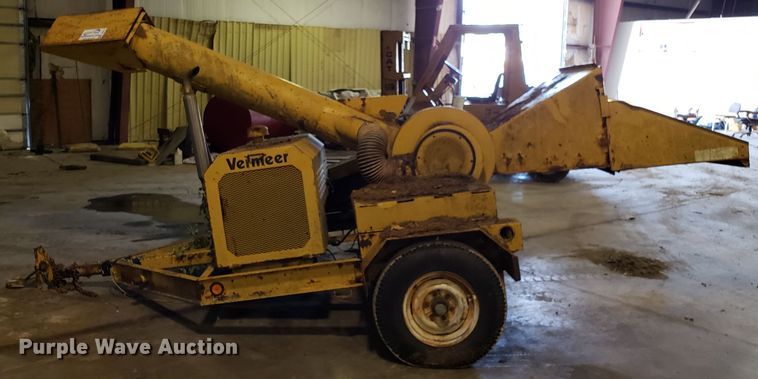 image for item DH2777 1990 Vermeer 1600A wood chipper