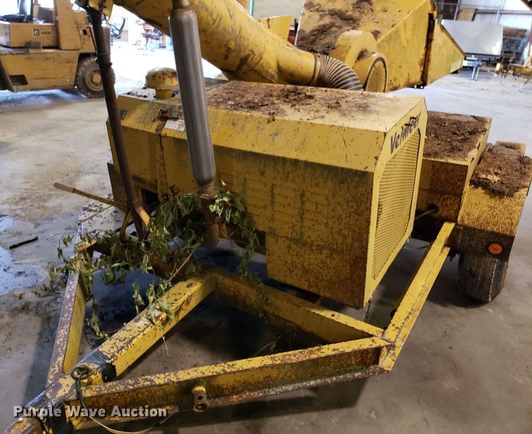 image for item DH2777 1990 Vermeer 1600A wood chipper