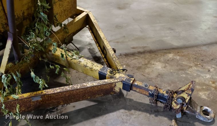 image for item DH2777 1990 Vermeer 1600A wood chipper