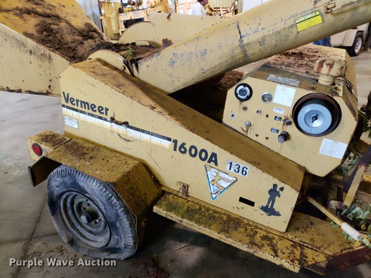 image for item DH2777 1990 Vermeer 1600A wood chipper
