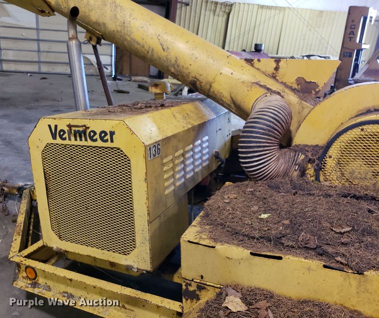 image for item DH2777 1990 Vermeer 1600A wood chipper