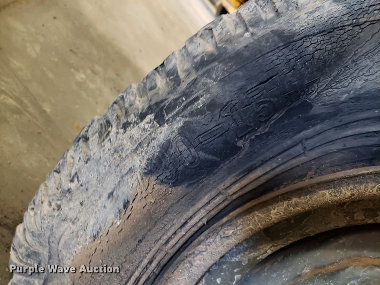 image for item DH2777 1990 Vermeer 1600A wood chipper