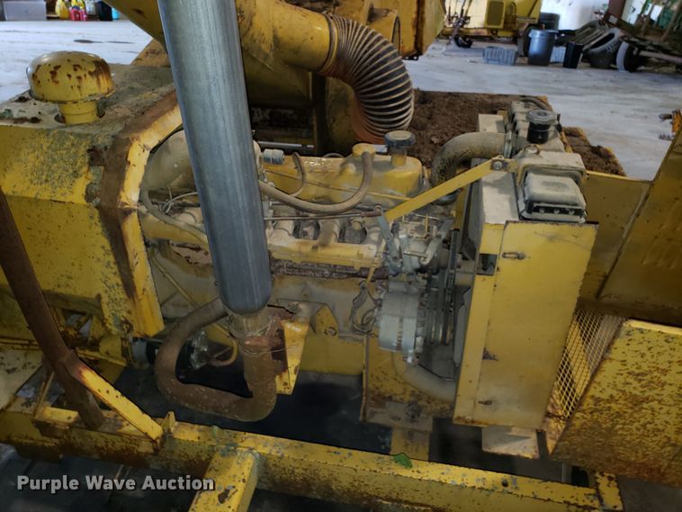 image for item DH2777 1990 Vermeer 1600A wood chipper