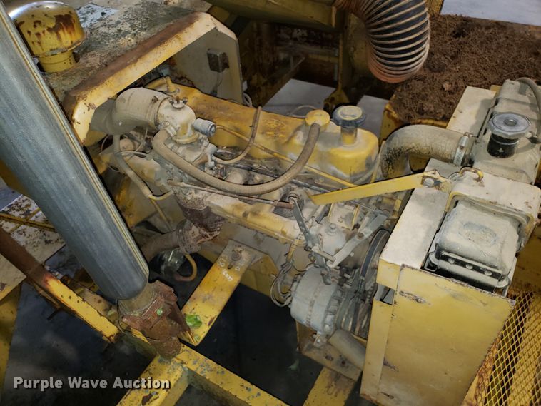 image for item DH2777 1990 Vermeer 1600A wood chipper