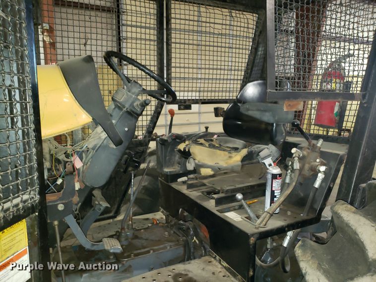 image for item DH2778 2000 New Holland TS110 tractor