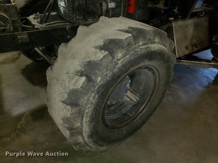 image for item DH2778 2000 New Holland TS110 tractor